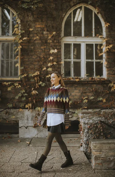 Pretty Young Woman Walking Autumn Park Sunny Day — Stock Photo, Image