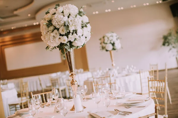 Detail Wedding Banquet Tables Flowers Decoration — Stock Photo, Image