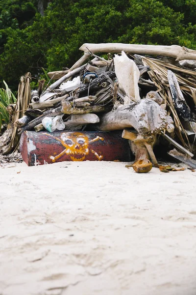Мусор Тропическом Пляже Концепция Загрязнения Окружающей Среды — стоковое фото