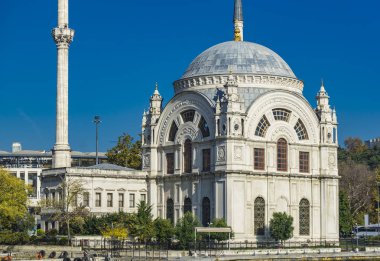 İstanbul 'un Boğaz üzerindeki Ortakoy Camii. Bu Barok Uyanış mimari camisi 1856 'da açıldı..