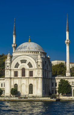 İstanbul 'un Boğaz üzerindeki Ortakoy Camii. Bu Barok Uyanış mimari camisi 1856 'da açıldı..