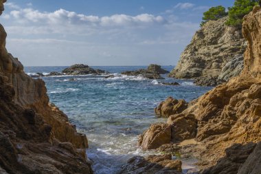 İspanya Katalonya 'nın Lloret de Mar kasabası yakınlarındaki Costa Brava tatil beldesi.