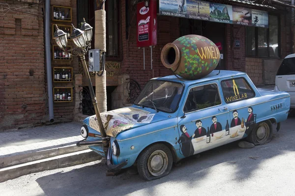 格鲁吉亚第比利斯 2019年4月29日 格鲁吉亚第比利斯的Winelab汽车广告 Winelab是第比利斯受欢迎的酒铺 气氛轻松 — 图库照片