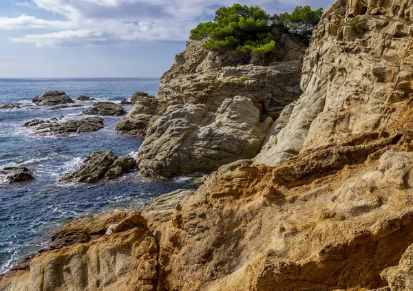 İspanya Katalonya 'nın Lloret de Mar kasabası yakınlarındaki Costa Brava tatil beldesi.