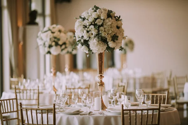 Détail Des Tables Banquet Mariage Avec Décoration Fleurs — Photo