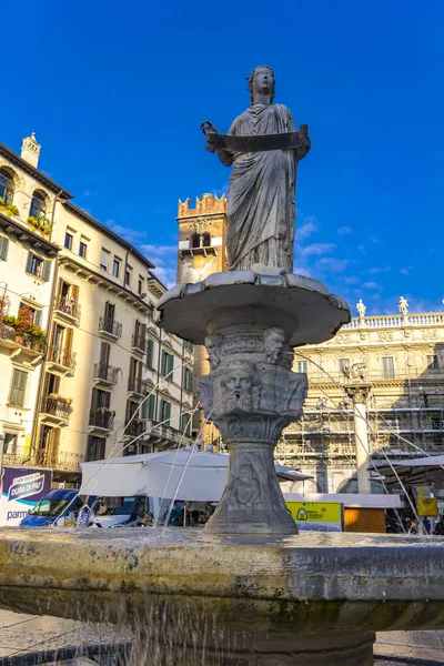 Verona Italia Octubre 2019 Fuente Nuestra Señora Verona Piazza Delle — Foto de Stock