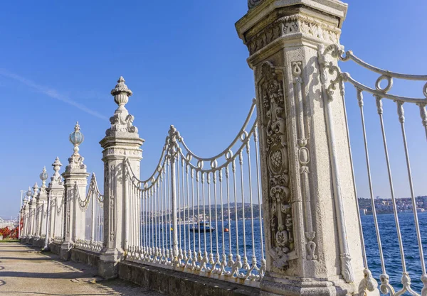 Istanbul Turquia Novembro 2019 Cerca Decorativa Palácio Dolmabahce Istambul Turquia — Fotografia de Stock