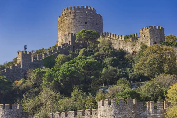 Cylindriskt Torn Rumeliska Slottet Vid Bosporens Europeiska Stränder Istanbul Turkiet — Stockfoto