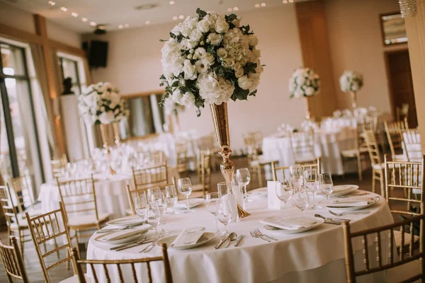 Détail Des Tables Banquet Mariage Avec Décoration Fleurs — Photo