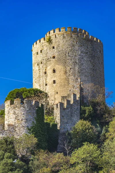 Cylindriskt Torn Rumeliska Slottet Vid Bosporens Europeiska Stränder Istanbul Turkiet — Stockfoto