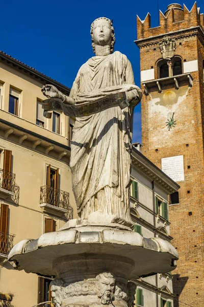 Brunnen Unserer Dame Verona Auf Der Piazza Delle Erbe Verona — Stockfoto