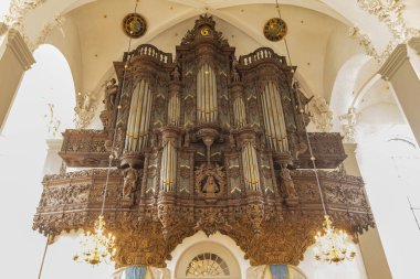 Kopenhag, Danimarka - 14 Haziran 2018: Danimarka 'nın Kopenhag kentindeki Trinitatis Kilisesi' nde Organ 'a bakın. 1651 'de inşa edilmiş bir kilise..