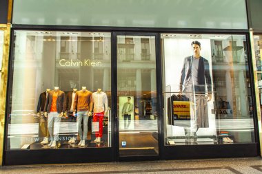 Torino, İtalya - 3 Haziran 2015: İtalya, Torino 'daki Calvin Klein mağazasının ayrıntıları. 1968 'de kurulan bir Amerikan moda evi..