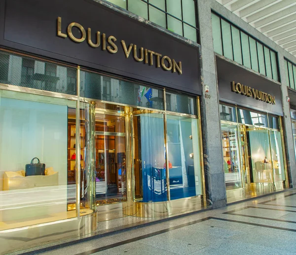 Turín Itálie Června 2015 Pohled Obchod Louis Vuitton Turíně Itálie — Stock fotografie
