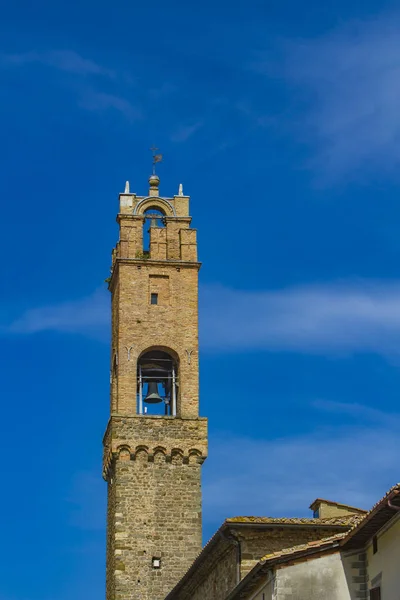 Вид Годинникову Вежу Palazzo Dei Priori Монтальчіно Італія — стокове фото