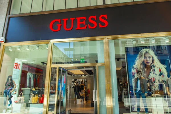 Turin Italie Juin 2015 Détail Magasin Guess Turin Italie Guess — Photo
