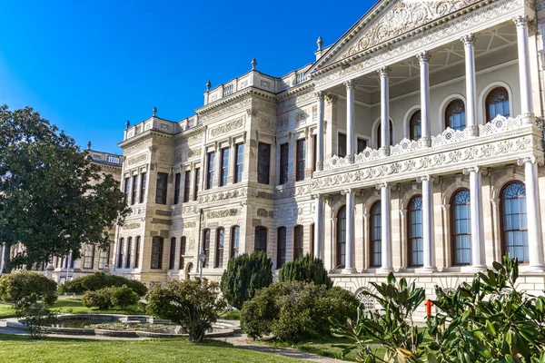 土耳其伊斯坦布尔 2019年11月9日 土耳其伊斯坦布尔Dolmabahce宫 宫殿始建于1856年 是奥斯曼帝国的主要行政中心 直到1922年 — 图库照片