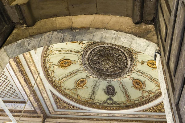 Dekorativní Kopule Brány Pozdravu Paláci Topkapi Istanbulu Turecko — Stock fotografie