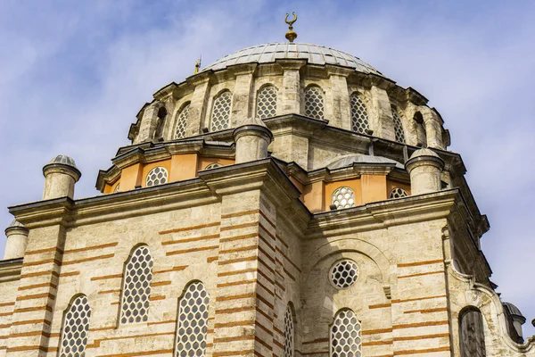 View Laleli Tulip Mosque Istanbul Turkey — ストック写真