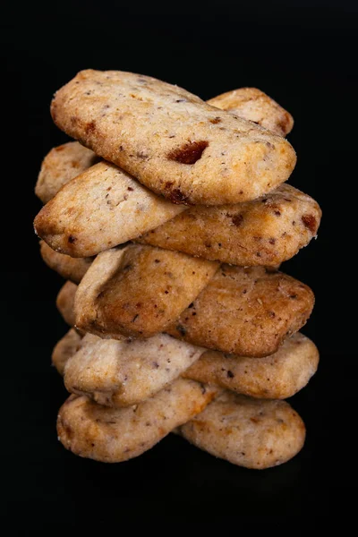 Biscotti Integrali Con Nocciola Sullo Sfondo Scuro — Foto Stock
