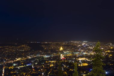 Gürcistan, Tiflis 'te gece görüşü. Aydınlatılmış Kutsal Üçlü Katedrali.