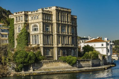 Zeki Paşa Yalisi binası, İstanbul, Türkiye. Fransız mimar Alexandre Vallaury tarafından Musir Zeki Paşa için yapılmış bir Xix yüzyıllık barok binası..