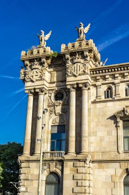 Barcelona, İspanya 'nın Barcelona kentindeki Port Vell' deki eski neoklasik gümrük binasından ayrıntılar