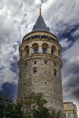 İstanbul, Türkiye 'deki Ortaçağ Taş Galata Kulesi' ne bak