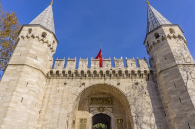 Selamlama Kapısı, İstanbul 'daki Topkap Sarayı' nın ikinci avlusunun girişi 