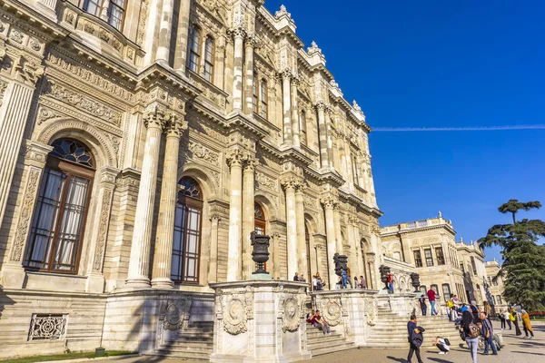 Istanbul Turquia Novembro 2019 Pessoas Não Identificadas Palácio Dolmabahce Istambul — Fotografia de Stock