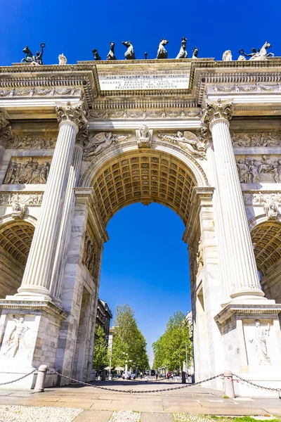 Milan Italie Avril 2019 Personnes Non Identifiées Par Arc Triomphe — Photo