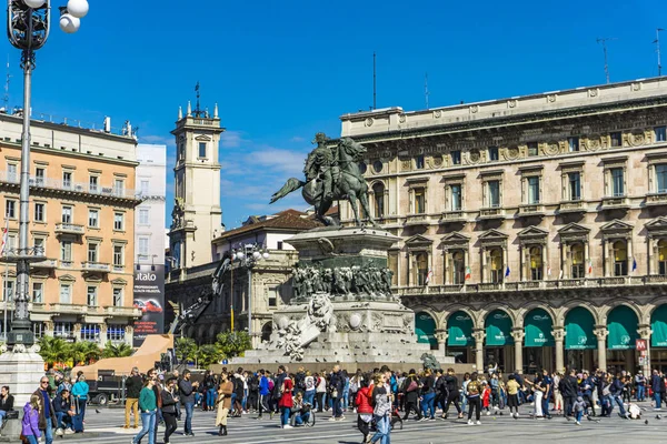 Milão Itália Abril 2019 Monumento Rei Victor Emmanuel Praça Duomo — Fotografia de Stock