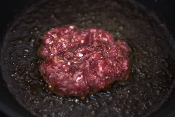 Delicious Raw Burger Meat Preparation Grill Pan — Stock Photo, Image