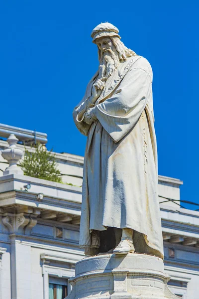 Památník Leonarda Vinciho Miláně Itálie Navrhl Sochař Pietro Magni Roce — Stock fotografie