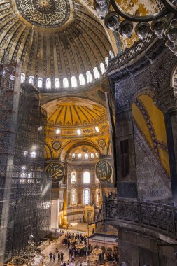 İstanbul, Türkiye - 10 Kasım 2019: Ayasofya İçişleri, İstanbul, Türkiye. Ayasofya, neredeyse 500 yıl boyunca birçok Osmanlı camisine örnek oldu..