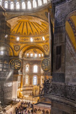 İstanbul, Türkiye - 10 Kasım 2019: Ayasofya İçişleri, İstanbul, Türkiye. Ayasofya, neredeyse 500 yıl boyunca birçok Osmanlı camisine örnek oldu..