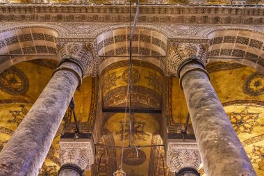 İstanbul, Türkiye - 10 Kasım 2019: Ayasofya İçişleri, İstanbul, Türkiye. Ayasofya, neredeyse 500 yıl boyunca birçok Osmanlı camisine örnek oldu..