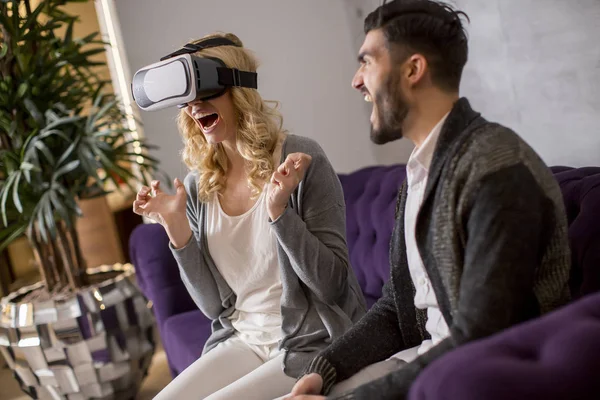 Young Couple Sitting Room While Young Woman Wearing Virtual Reality — 스톡 사진