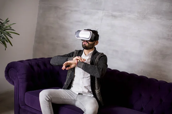Handsome Bearded Young Man Wearing Virtual Reality Goggles Modern Room — 스톡 사진