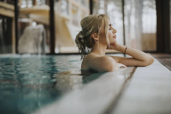 Sensual Young Woman Relaxing Spa Swimming Pool — 스톡 사진