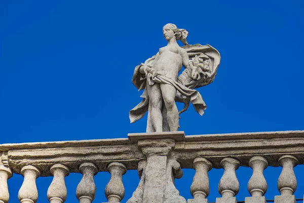 Détail Palazzo Maffei Avec Statue Divinité Piazza Delle Erbe Vérone — Photo