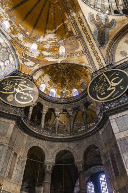 İstanbul, Türkiye - 10 Kasım 2019: Ayasofya İçişleri, İstanbul, Türkiye. Ayasofya, neredeyse 500 yıl boyunca birçok Osmanlı camisine örnek oldu..