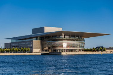 Copenhagen, Danimarka - 13 Haziran 2018: Copenhagen Opera House Danimarka, görünümü. Bu neofuturistic bina 2005 yılında açıldı ve şimdi dünyanın en modern opera salonları arasında.