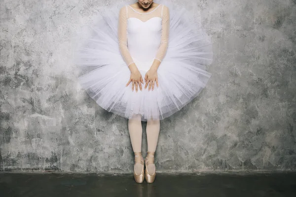 Mooie Jonge Ballerina Danseres Dansen Klassiek Ballet Tegen Rustieke Muur — Stockfoto