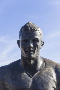 9 Şubat 2020: Portekiz, Madeira Adası 'ndaki Funchal' da Christiano Ronaldo Heykeli. Ünlü Madeiran futbolcusu heykeli 2014 yılında heykeltıraş Ricardo Velosa tarafından yapılmıştır..