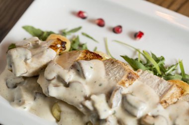 Kremalı rendelenmiş gnocchi tavuk.