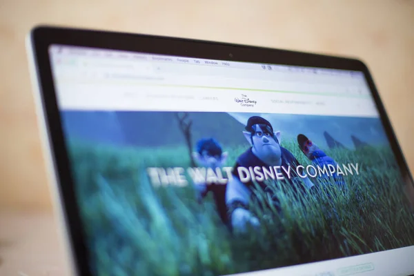 Белград Сербия Марта 2020 Веб Сайт Компании Walt Disney Экране — стоковое фото