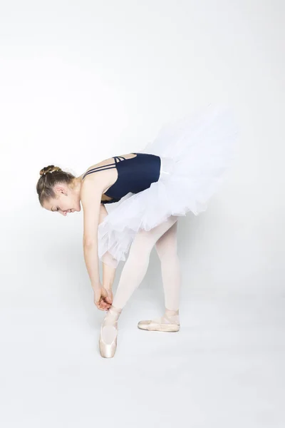 Jeune Ballerine Pratiquant Des Mouvements Ballet Studio — Photo