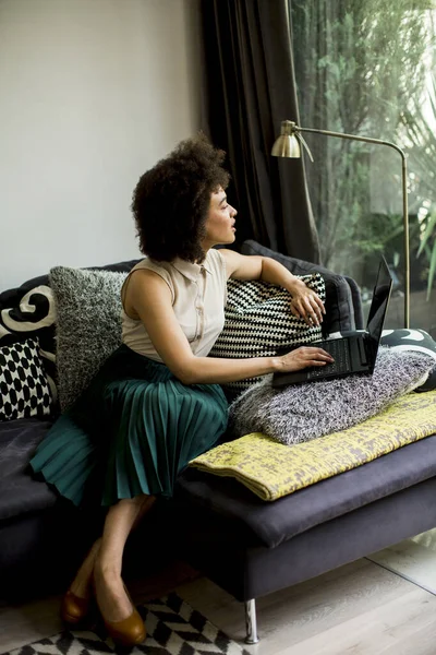 Pretty Young Lady Curly Hair Work Notebook While Sit Couch — Stock Photo, Image