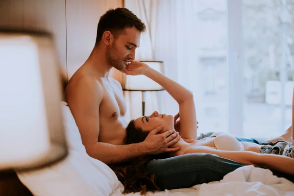 Young Embracing Loving Couple Bed — Stock Photo, Image